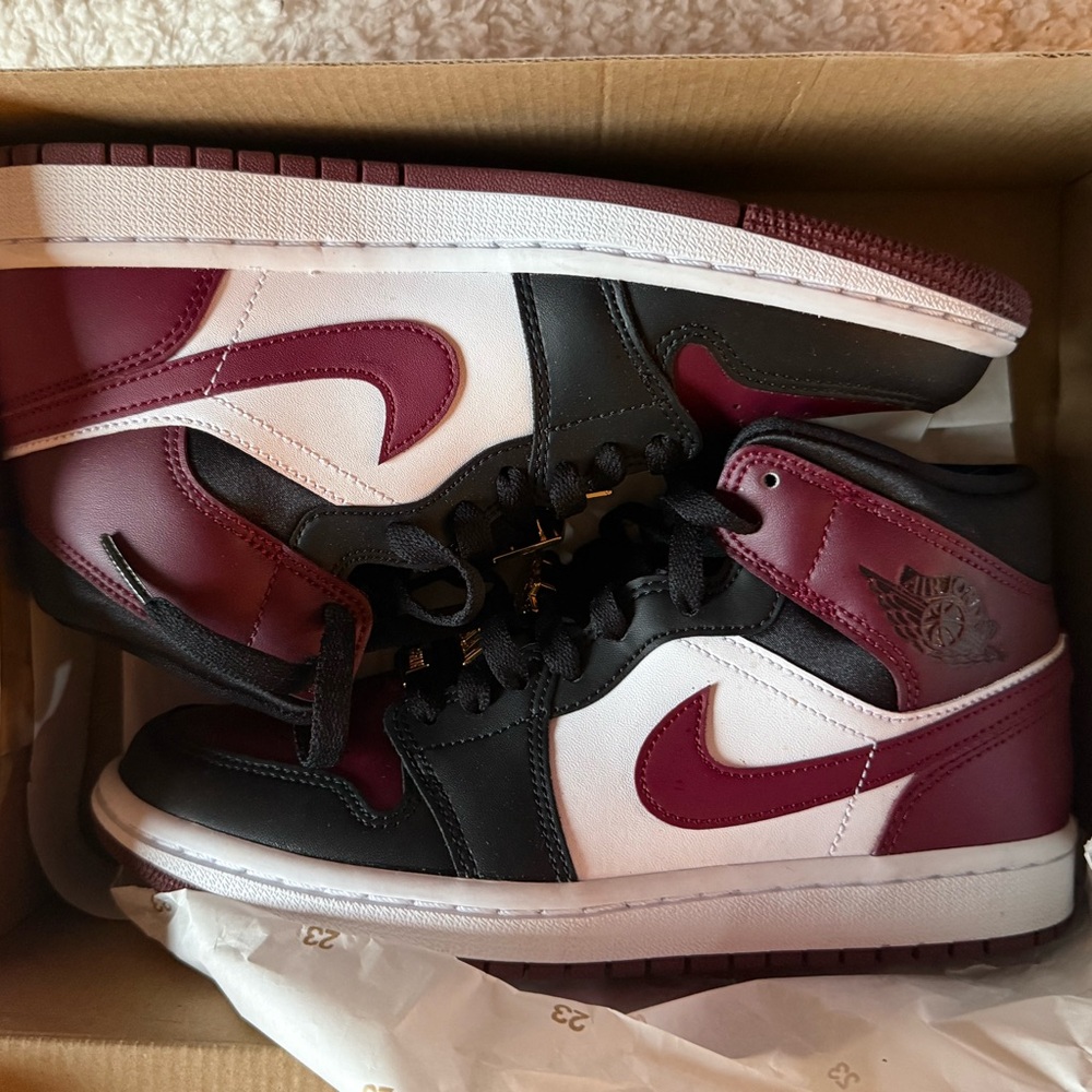 Jordan Air 1 Mid SE in Black and Beetroot